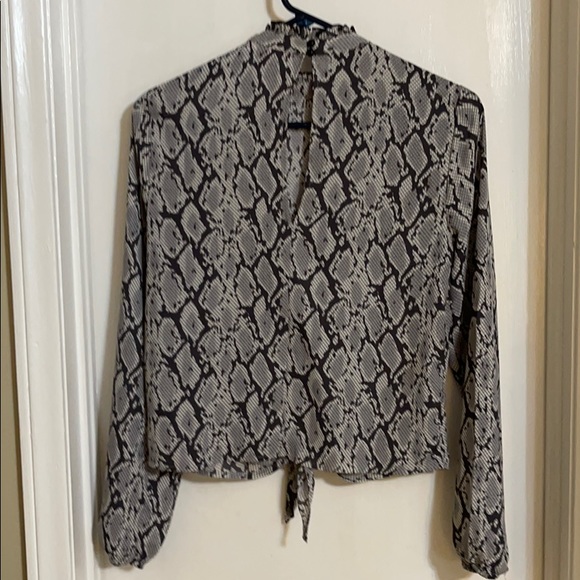 Top - Picture 4 of 7